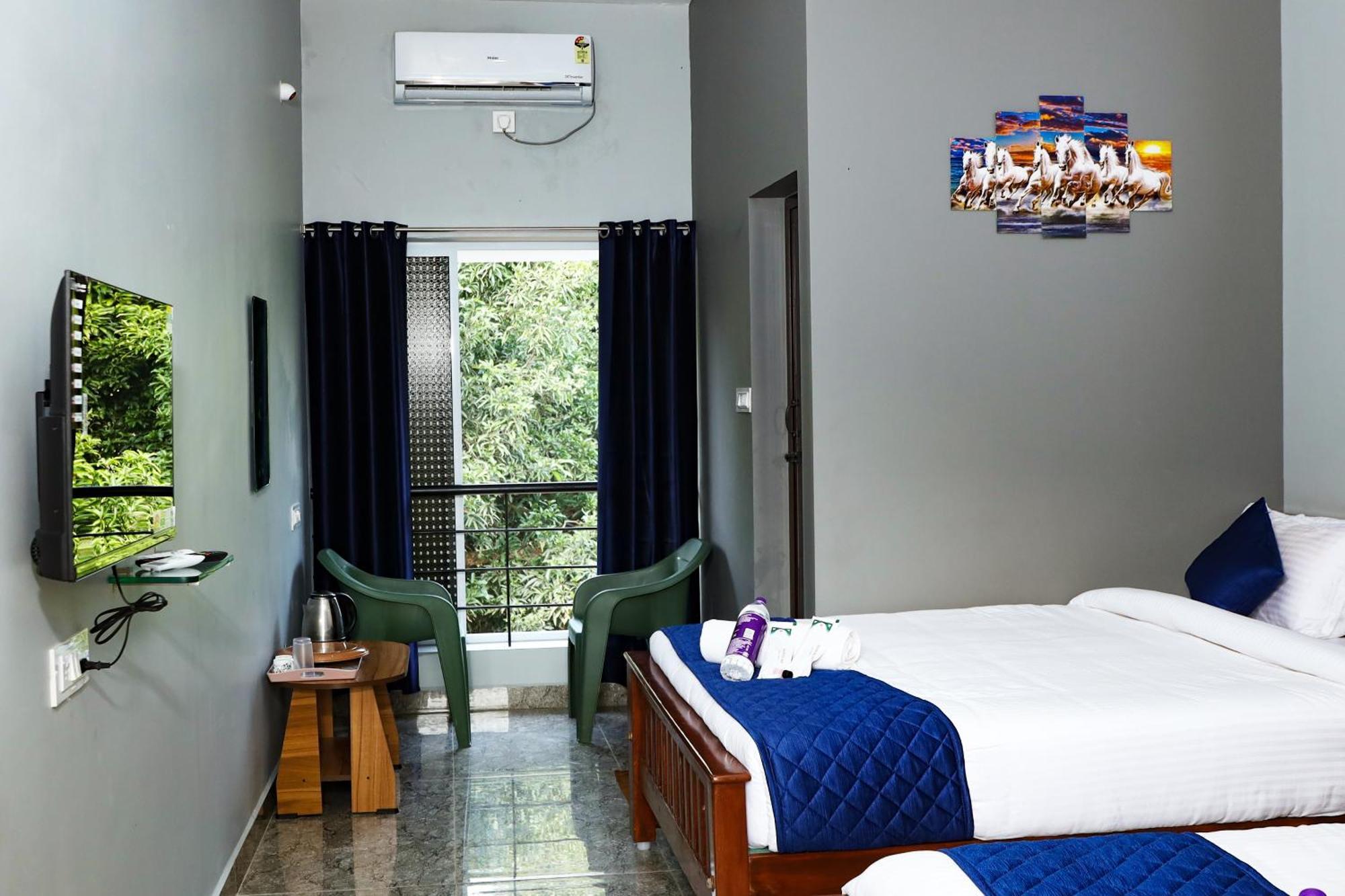 Bay Walk Residency Hotel Ауровил Екстериор снимка