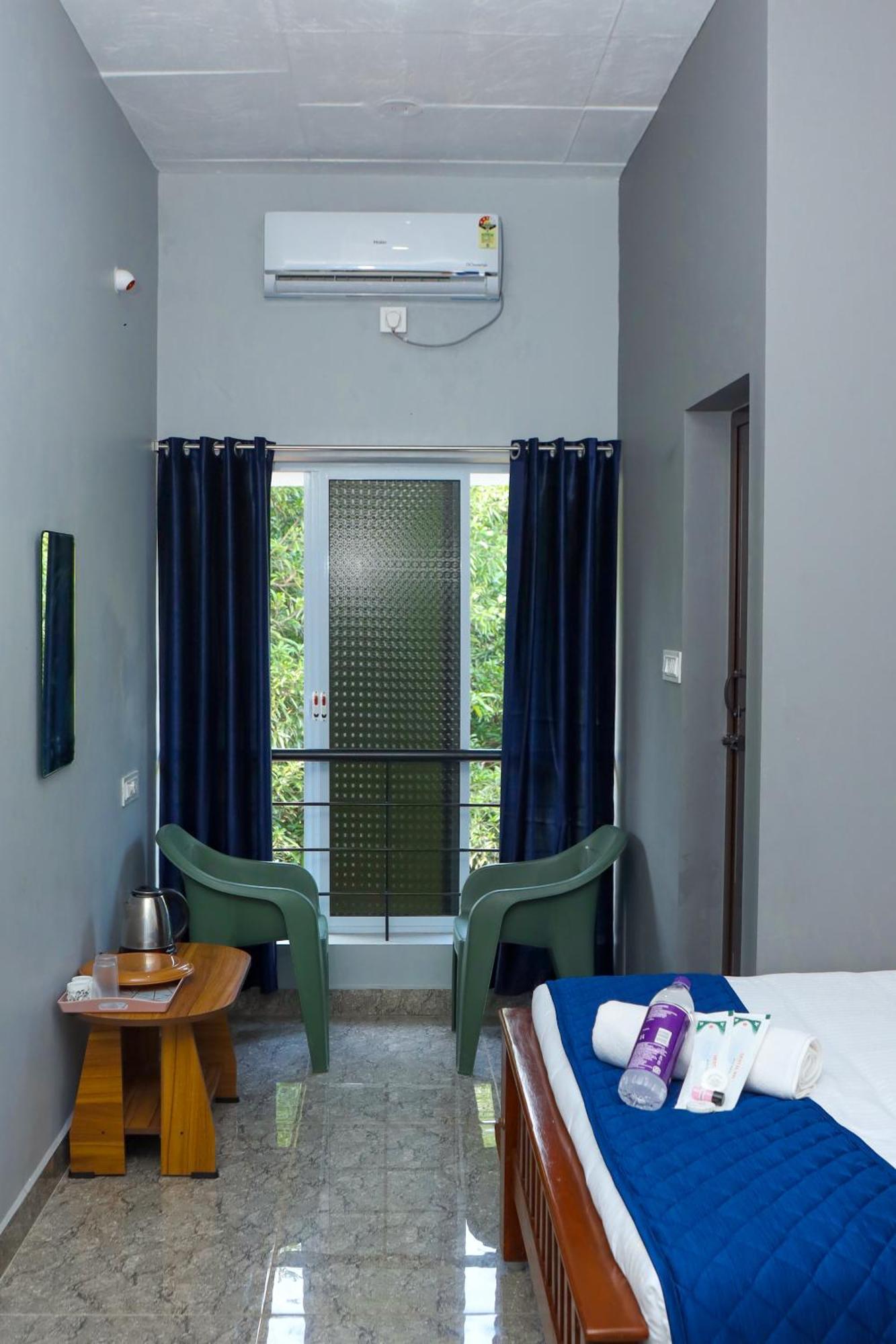 Bay Walk Residency Hotel Ауровил Екстериор снимка