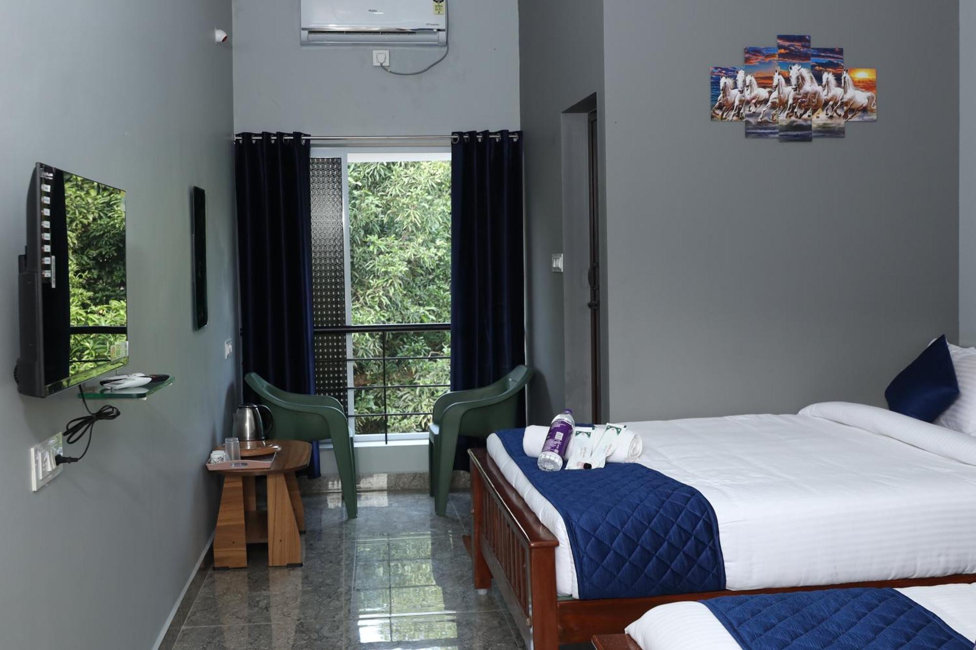 Bay Walk Residency Hotel Ауровил Екстериор снимка